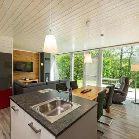 2 Bis 4 Personen F0h7 * 鲁拉